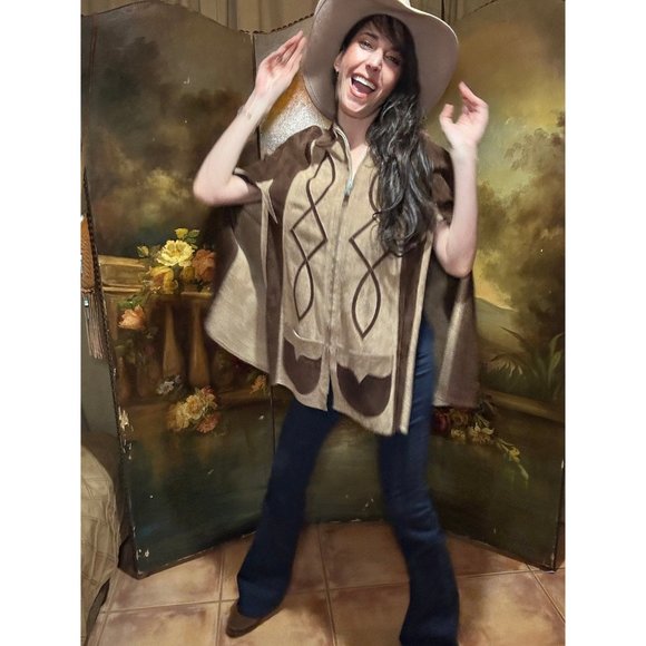 1960s VINTAGE LEATHER CAPE Slits Zipper Detailing Two Tone - Picture 2 of 9